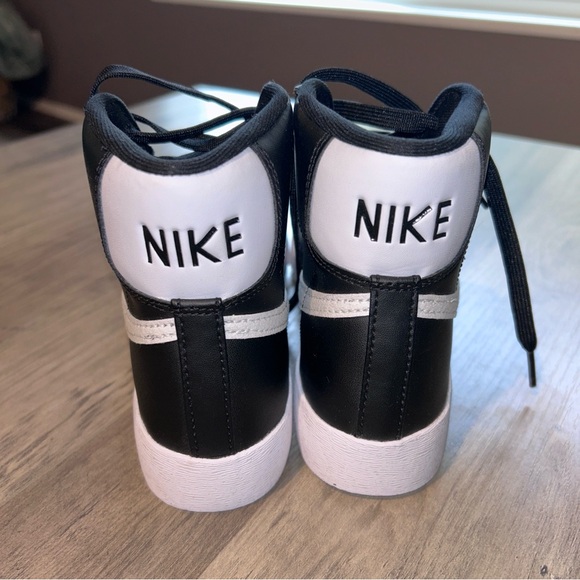 High Top Nike. - Picture 3 of 6